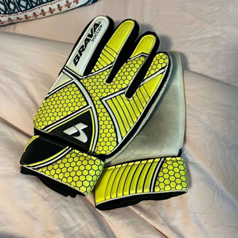 Brava Soccer Goalkeeper Gloves